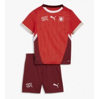 Camiseta Suiza Primera Equipación Replica Eurocopa 2024 para niños mangas cortas (+ Pantalones cortos)